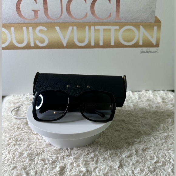 Burberry Sunglasses 🎉🎉🎉HOST PICK 🎉🎉🎉🎉 - Picture 1 of 5